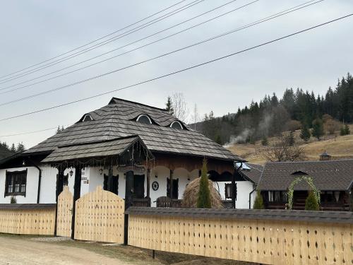 Το κτήριο όπου στεγάζεται  the country house