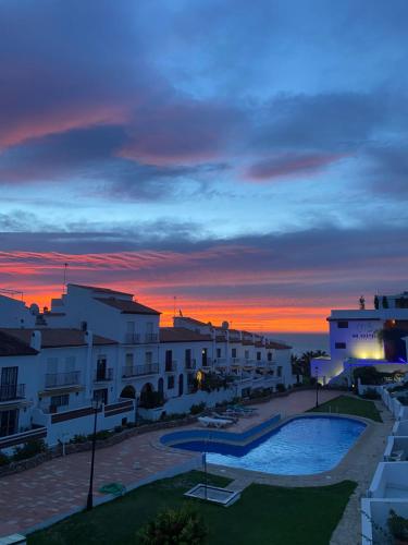 Bazén v ubytovaní Apartamento El Primer Sol alebo v jeho blízkosti