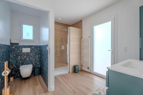 a bathroom with a toilet and a sink and a shower at Villa Souleillous, basco landaise de prestige, 500m de la plage in Capbreton