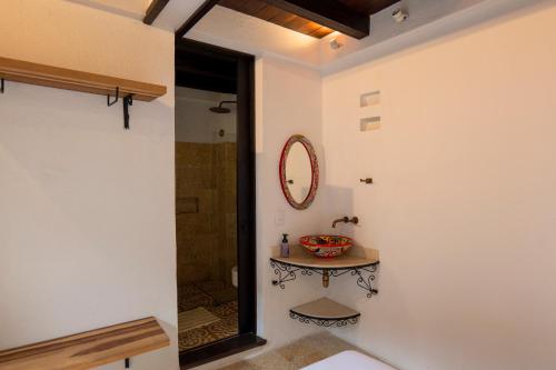 a bathroom with a sink and a mirror on the wall at Casa Familiar - Maria de las Palmas -Getsemani in Cartagena de Indias