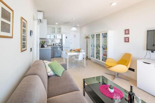 A3 Montovjerna - Panoramic Terrace Getaway