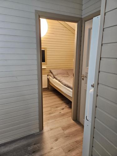 Ένα ή περισσότερα κρεβάτια σε δωμάτιο στο Relaxing and cozy cottage with hot tub