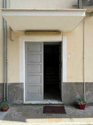 Facciata o entrata di MendiHome - Appartamento Vicino Mare