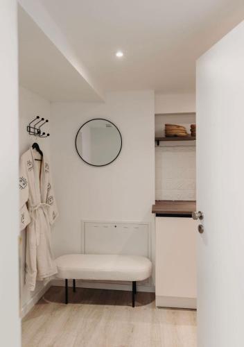 a white room with a bench and a mirror at Individuelle und zentrale Boho Appartments in Coburg in Coburg