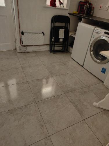 a laundry room with a washer and a washing machine at Rose Apartment in Gortlee