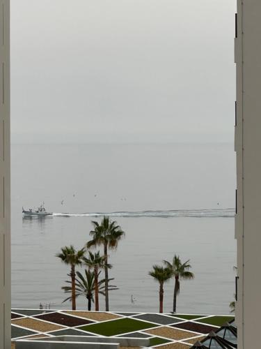 Uma vista do mar tirada do apartamento