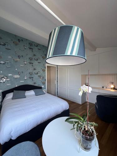 a bedroom with a bed and a blue and white wall at About Italy Holiday Rooms and Apartments in Portovenere