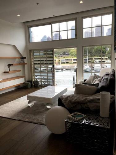Χώρος καθιστικού στο Harbour View Woolloomooloo
