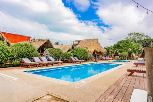 Bazén v ubytování Tiki Hut Hostel nebo v jeho okolí