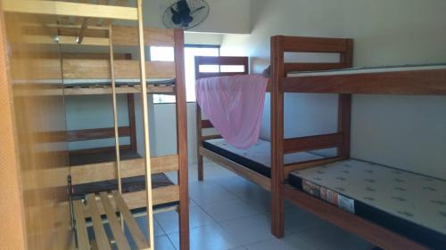 Bunk bed o mga bunk bed sa kuwarto sa Casa veraneio