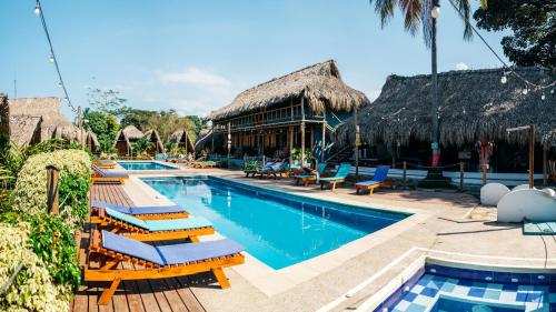 Bazén v ubytování Tiki Hut Hostel nebo v jeho okolí