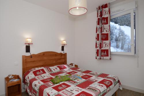 En eller flere senge i et værelse på Résidence Odalys Les Bergers