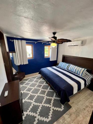 a bedroom with a bed and a ceiling fan at Quintas del mar Mazatlán in Mazatlán