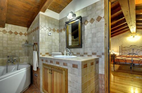 Family friendly house with a swimming pool Valtura, Pula - 22734