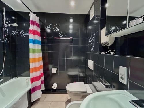 Ένα μπάνιο στο Ferienwohnung Im Seepalais - gemütlich und zentral an der Seepromenade
