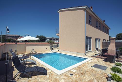 Family friendly house with a swimming pool Liznjan, Medulin - 22781