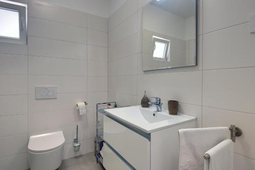 Apartments with parking space Valtura, Pula - 22791