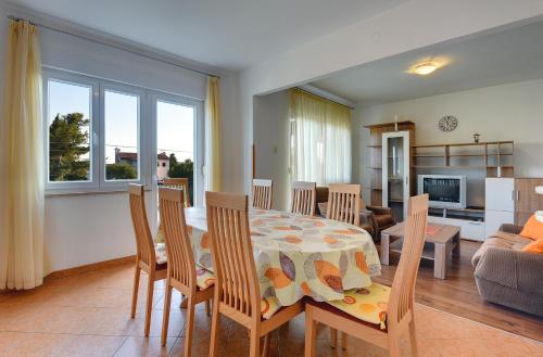 Apartments with parking space Medulin - 22794
