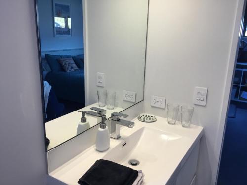 a bathroom with a sink and a mirror at Cozy stylish studio in Wanaka
