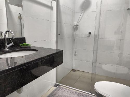 Ένα μπάνιο στο Apartamentos aconchegante Aki