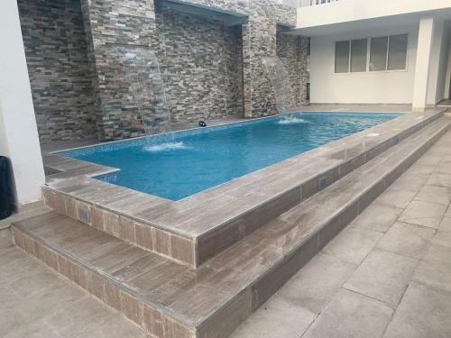 a swimming pool with a retaining wall and wooden steps at Hotel Las Gaviotas in San Andrés