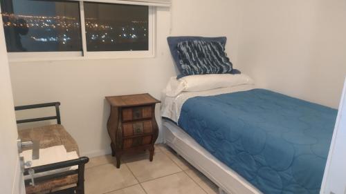 En eller flere senger på et rom på Pura vida, estilo Guest House NO departamento completo se arrienda por habitaciones