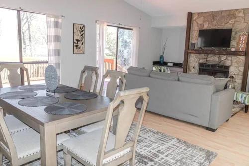 Gallery image of Renovated 3BR Retreat with Large Patio & Grill in Charlotte