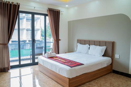 เตียงในห้องที่ Benzen Villas Nha Trang