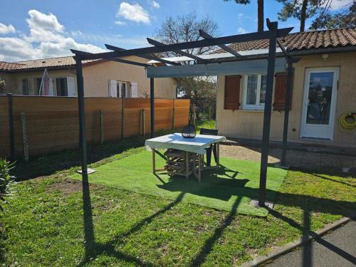 Maison familiale avec jardin, proche Dune du Pyla - 3 chambres - TV, WiFi, parking - FR-1-319-536