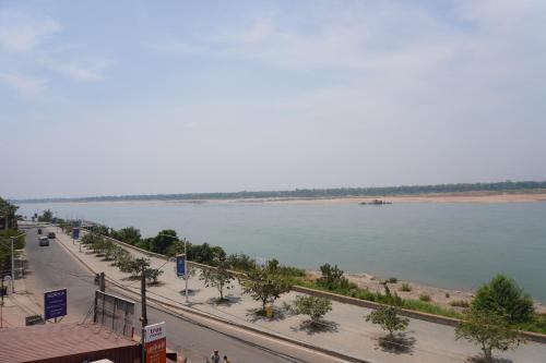 a view of a river with a street and a road at Le Tonle in Kratie