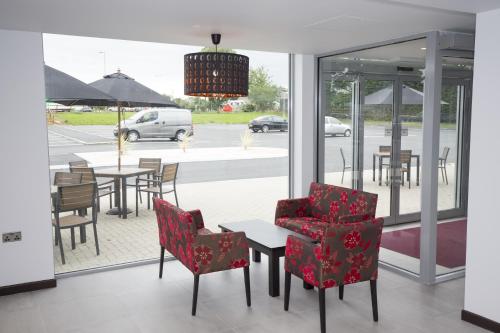 Ruang duduk di Ramada Milton Keynes