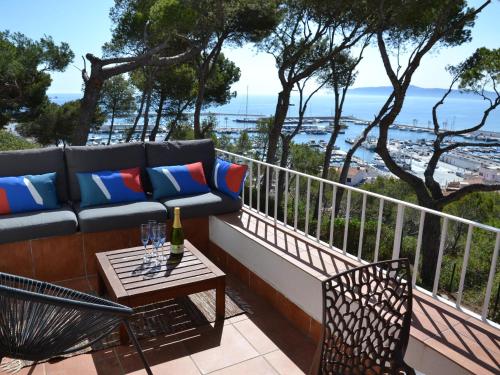 Apartamento Moderno con Terraza y Parking en L'Estartit Centro - ES-323-68