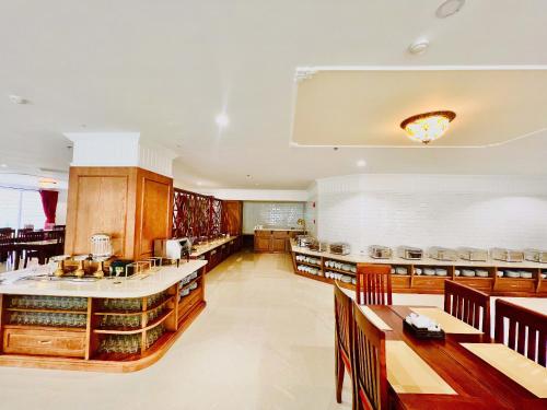 a large dining room with tables and chairs at CALYSSA HOTELS & VILLAGE in Khu Chi Lăng