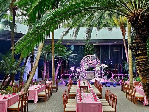 En restaurant eller et spisested på Happy villa Flamingo Dai Lai