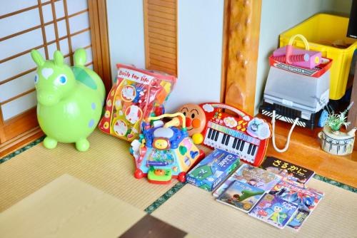 a room with toys and other toys on the floor at 広い庭付きBBQ可,残波ビーチまで車で5分,最大人数11名 Ns garden in Jima