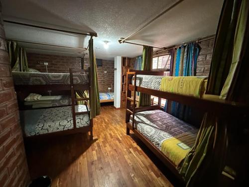 Postel nebo postele na pokoji v ubytování Hostal D´Mathias