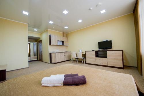 TV a/nebo společenská místnost v ubytování Elite Hotel