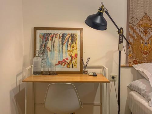 a desk with a chair and a lamp in a bedroom at Yukke Tembi Homestay in Yogyakarta