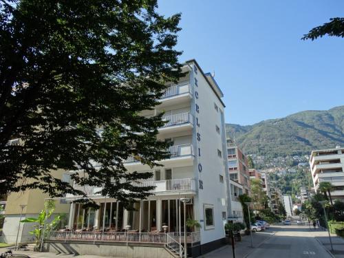 Nespecifikovaný výhled na hory nebo výhled na hory při pohledu z hotelu