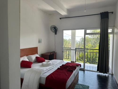 Postel nebo postele na pokoji v ubytování T-More Hotel & Hostel