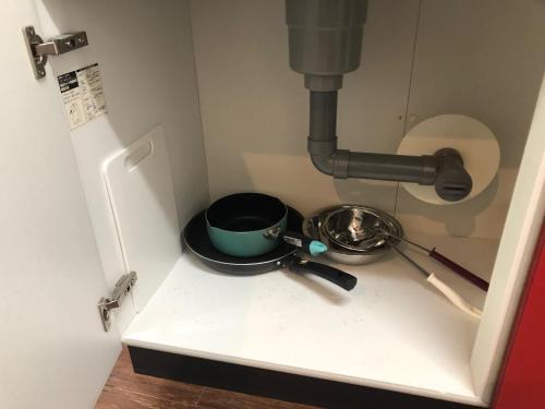 a kitchen counter with a pot and a bowl on it at Apartment Heights HANA in Sakai