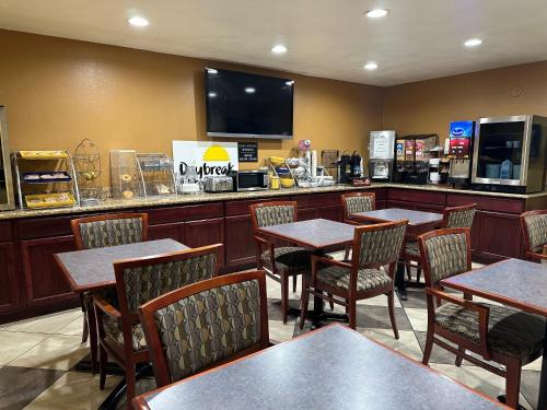 Restaurace v ubytování Days Inn by Wyndham Medford