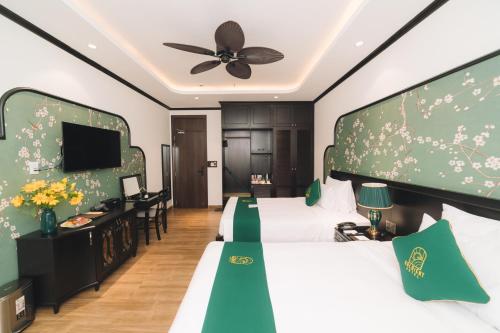 Кровать или кровати в номере Goldient Boutique Hotel