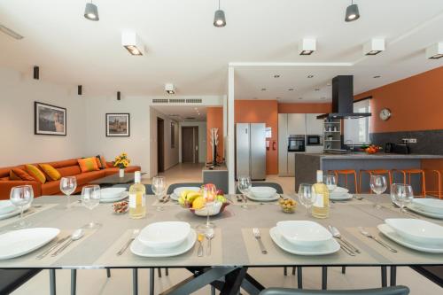 Cuisine ou kitchenette dans l'établissement Waters-Edge Complex