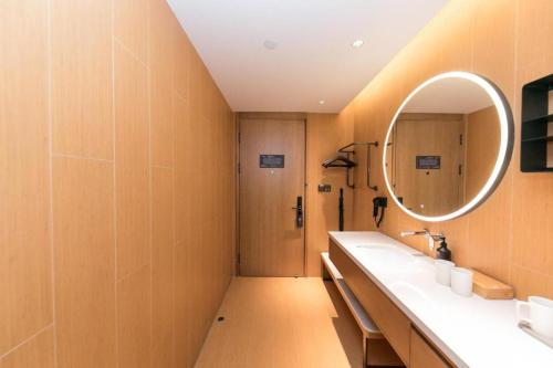 Vonios kambarys apgyvendinimo įstaigoje JI Hotel Hangzhou Qianjiang New City Civil Center