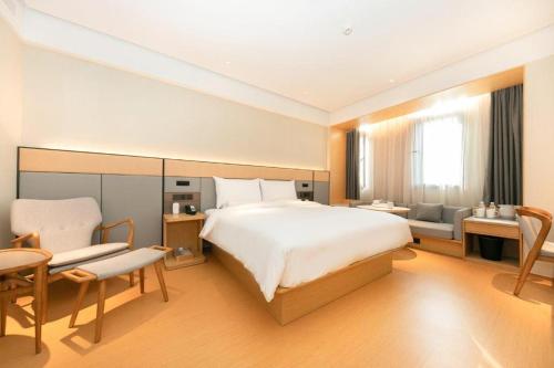 Cama ou camas em um quarto em Ji Hotel Xianyang Airport