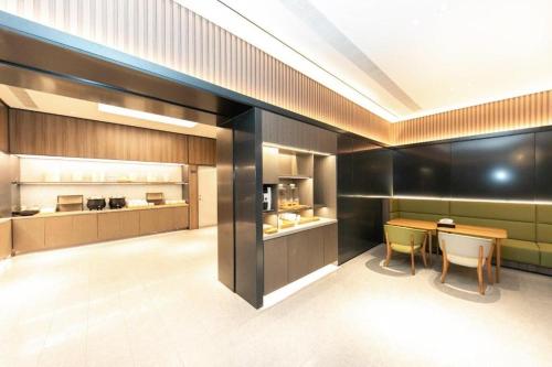 Una cocina o zona de cocina en Ji Hotel Xianyang Airport