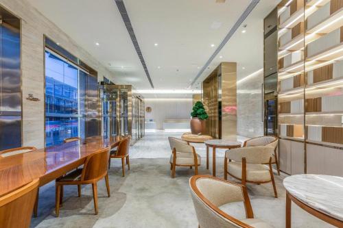 Ji Hotel Wuhan Hanyang Wangjiawan tesisinde lounge veya bar alanı