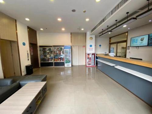 Lobby alebo recepcia v ubytovaní Hanting Hotel Wuhan Hankou Railway Metro Station