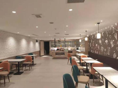 Restoran ili drugo mesto za obedovanje u objektu Hanting Hotel Hangzhou Zhejiang Shuren University
